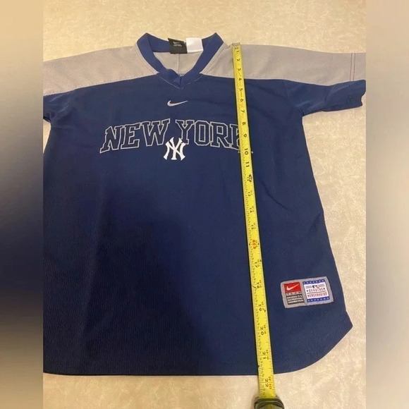 Boy’s Nike MLB New York Yankees baseball jersey athleisure - Picture 6 of 7